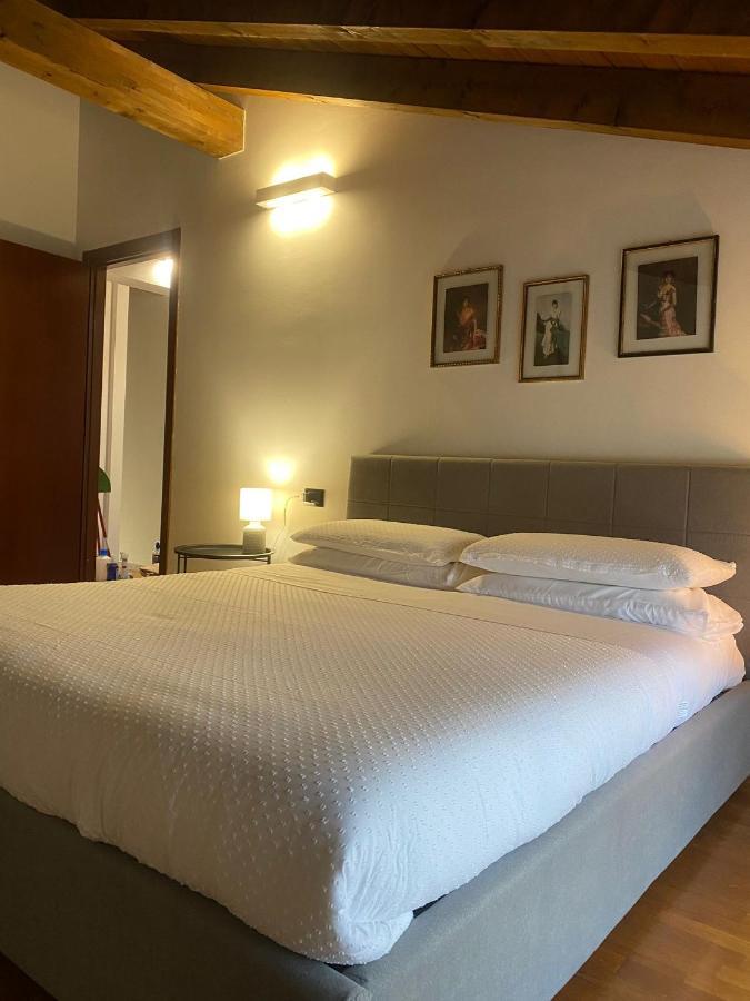 Malpensa Casa Gallery Верджате Экстерьер фото